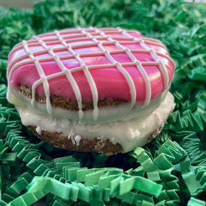 Macaroon dog treats