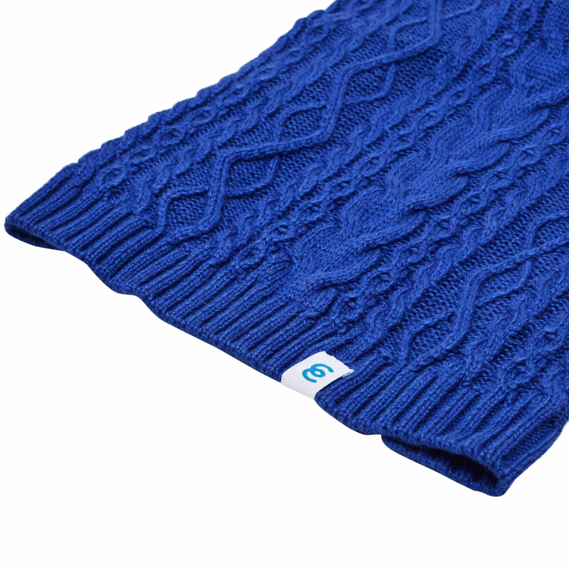 ❄️🐾 Lightweight Wool‑Blend Cable‑Knit Sweater