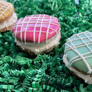 Macaroon dog treats