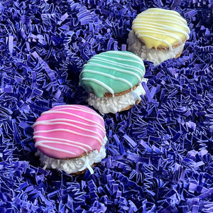 Macaroon dog treats