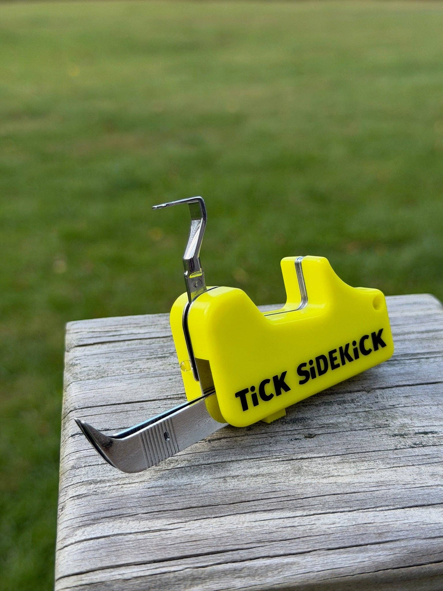 🔦🪲 TiCK SiDEKiCK | Compact Multi-Tool Tick Remover for Pets & People 🐾